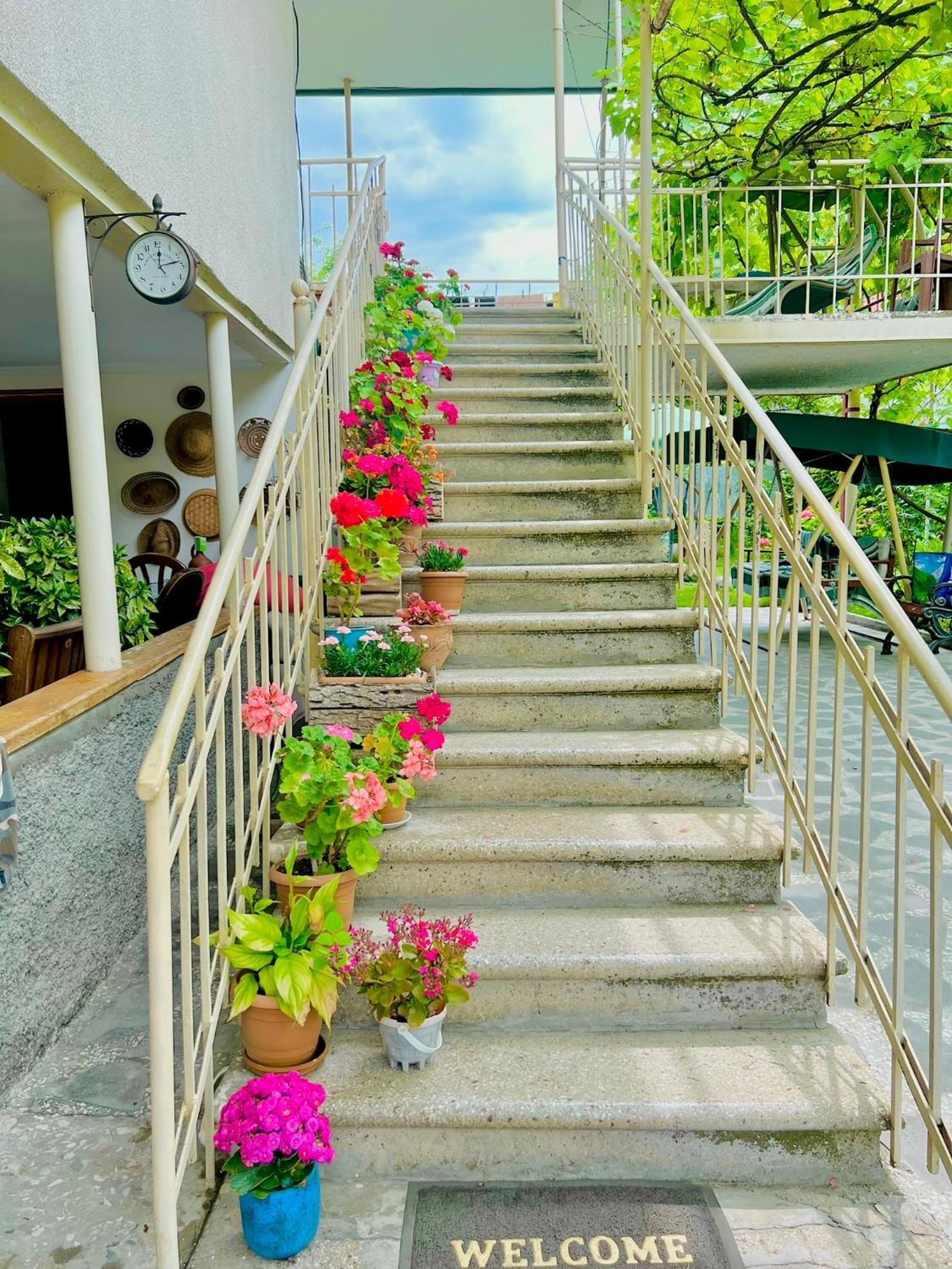 Home Inn-Guesthouse Lagodekhi Luaran gambar